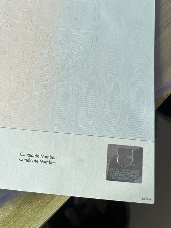 New holographic effect display of Cambridge certificates
